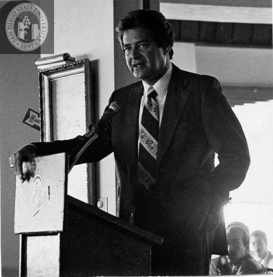 Police Chief William Kolender speaks at GSDBA luncheon, 1981