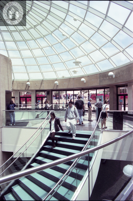 Students descend stairs in Love Library Addition dome, 1999
