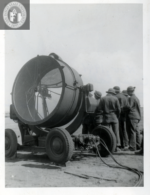 Military searchlight