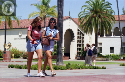 Students in front of the Communication Building, 1996