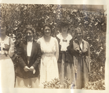 Women in a garden, 1919