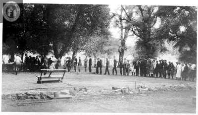 School picnic at Hulburt Grove, 1918