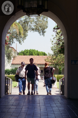 Students go through Hepner Hall portales, 1996