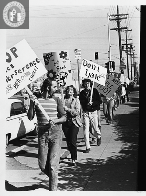 Picket line of protesters during Gay Liberation Front picket at SDPD, 1971